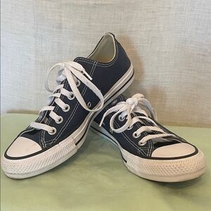 Converse women’s Dark Blue and White Sneakers size 7